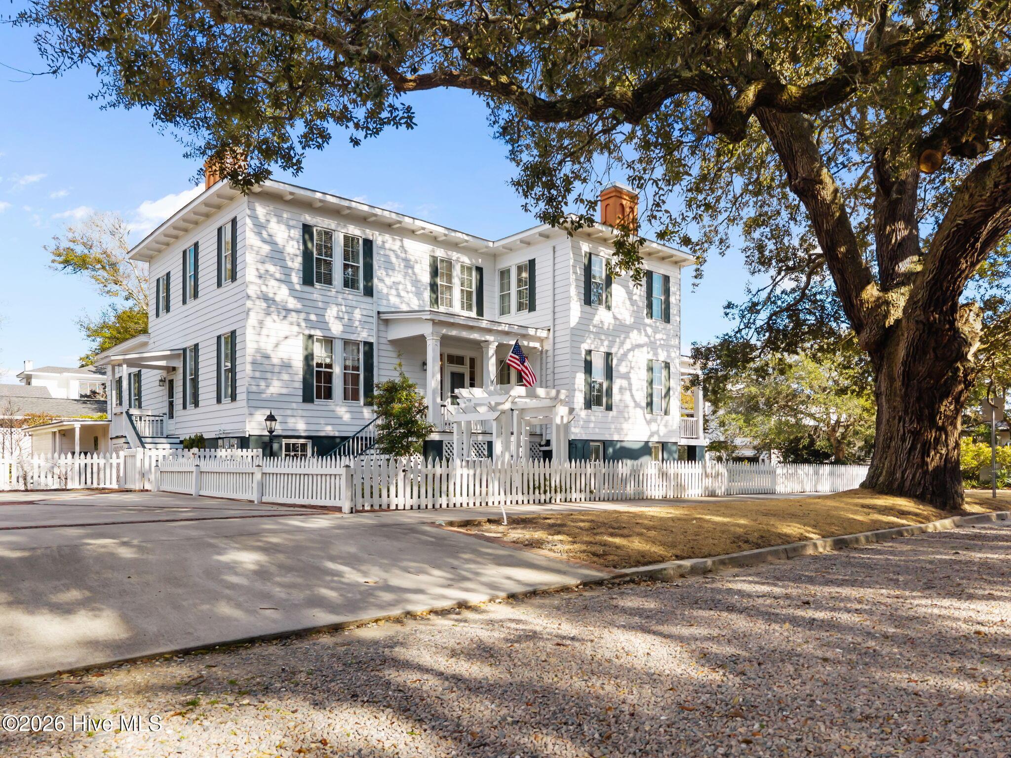 Image 2: Picket Fence