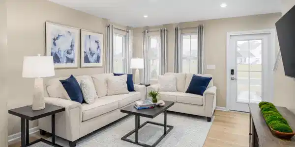 Image 4: MPO-712 RHR Colonial Village Reese Model