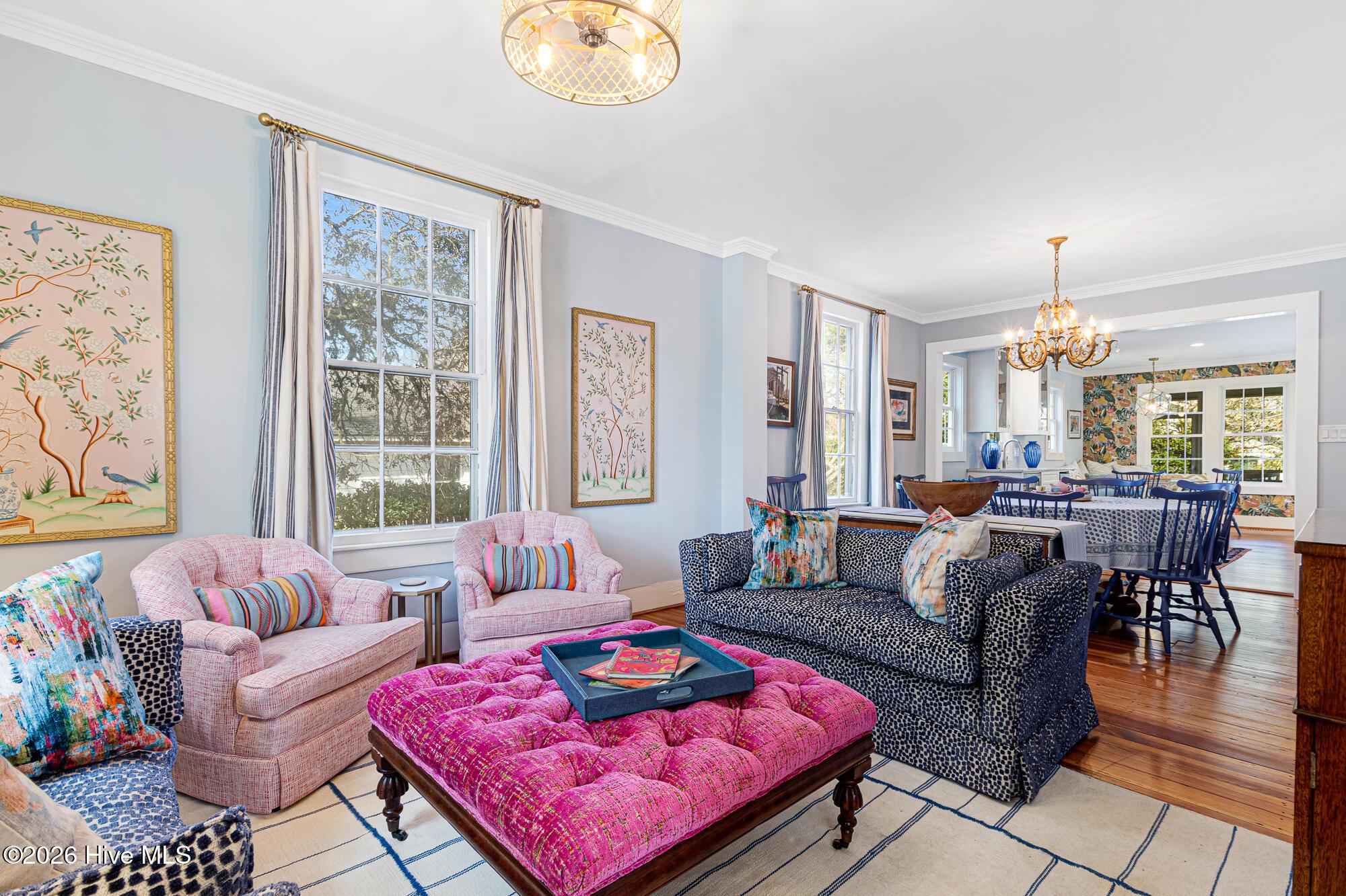 Image 4: Living Room