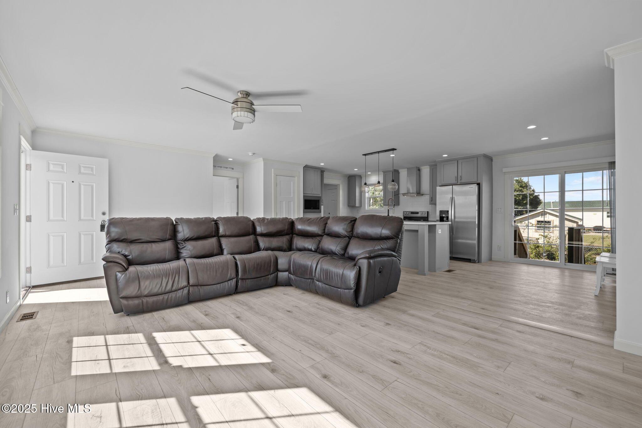 Image 4: 14-web-or-mls-1S3A6372