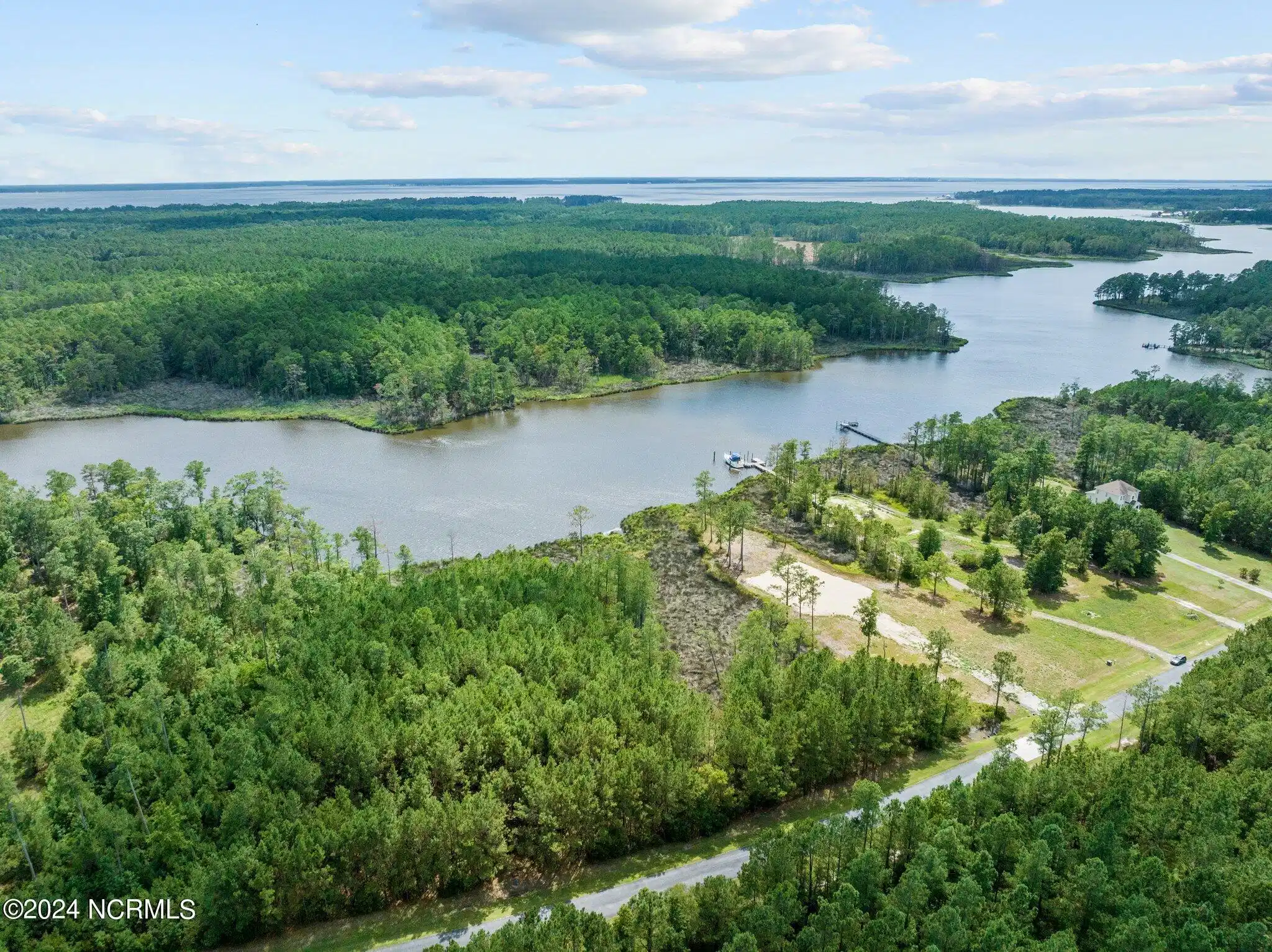 Image 1: Lot 19 Bailey Pt. Dr. Belhaven NC 27810