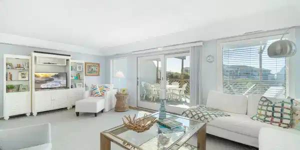 Image 4: Living Room