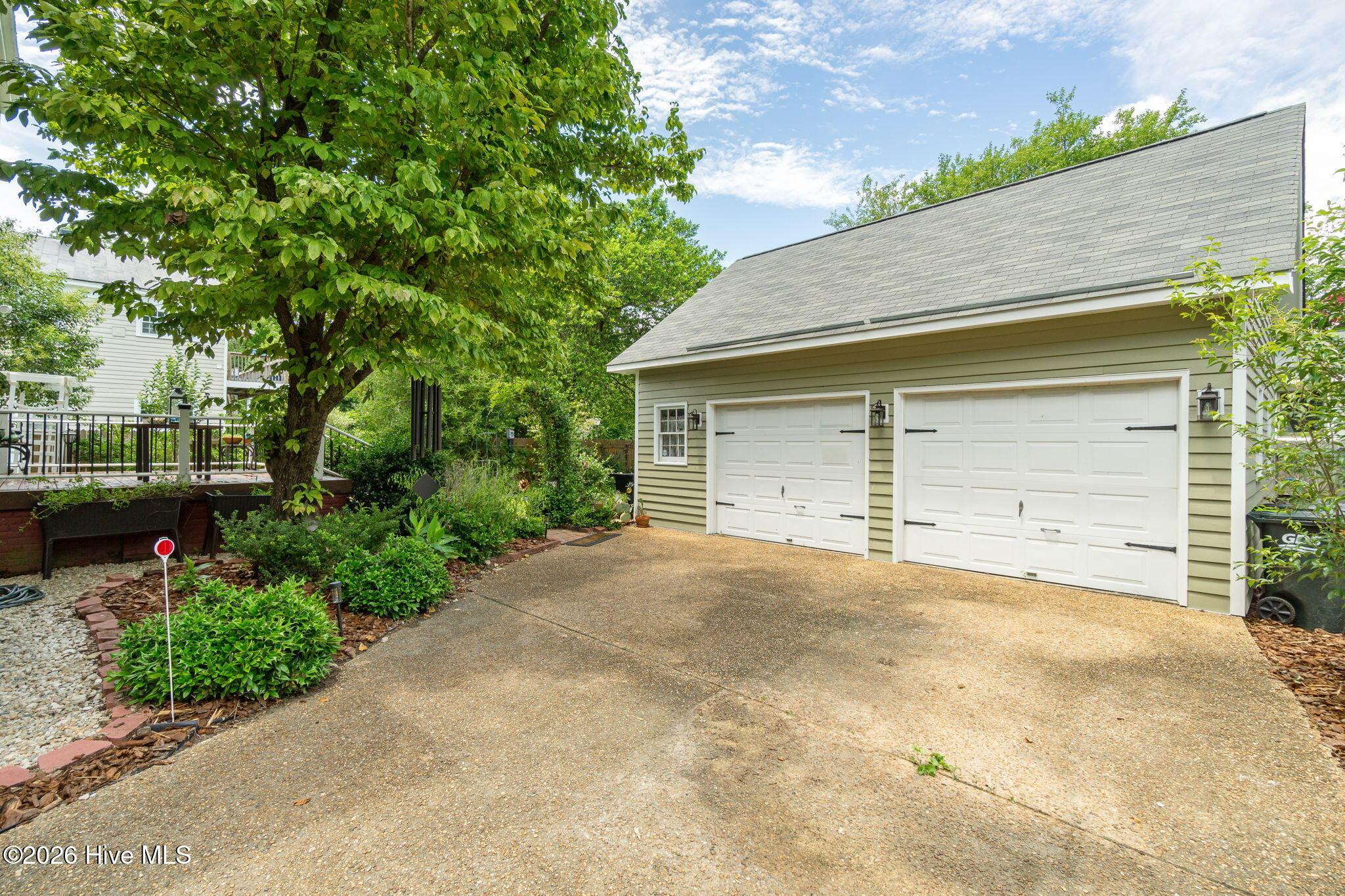 Image 4: 46-web-or-mls-Styron Photo 804 Pollock S