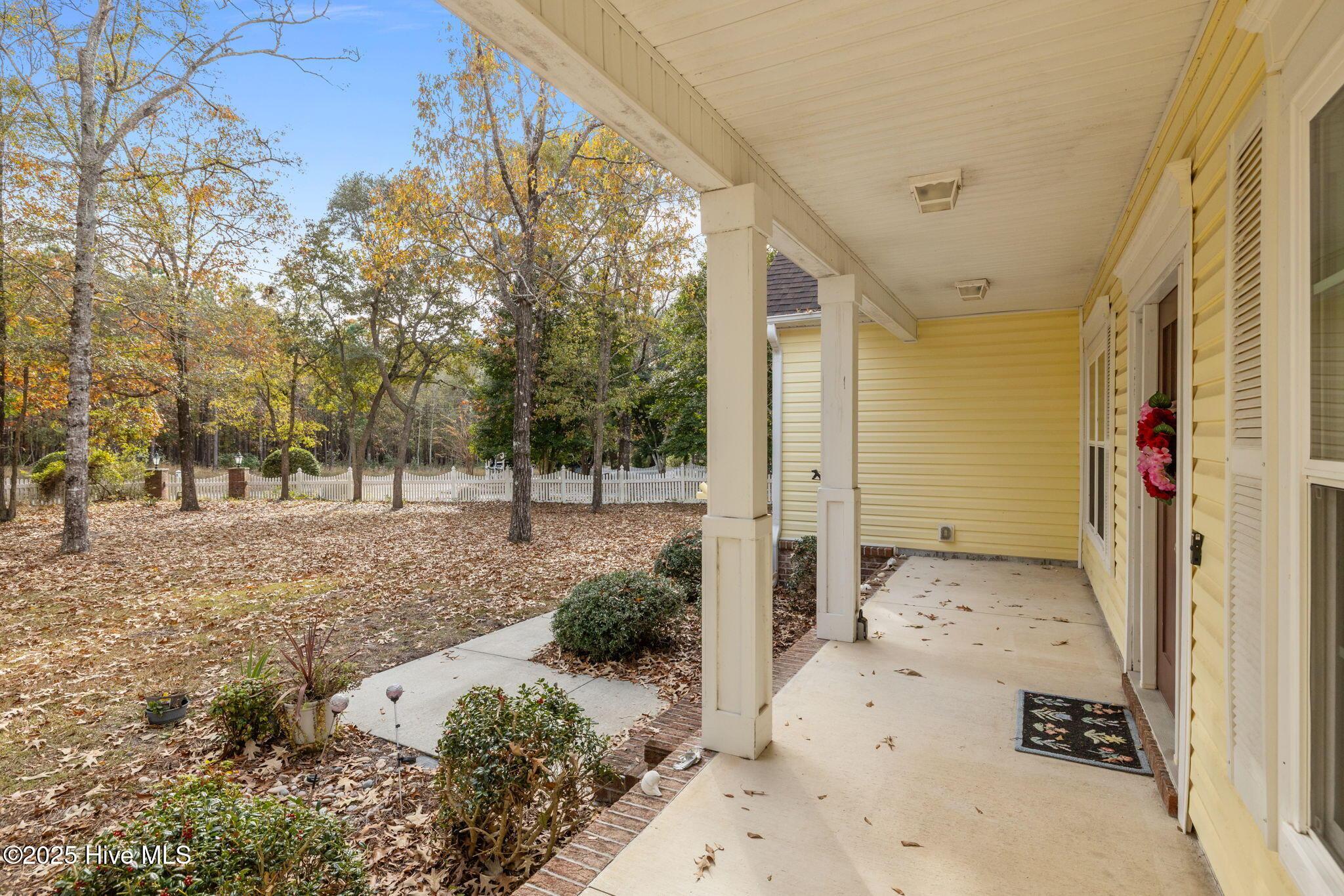 Image 2: Front Porch & Entrance