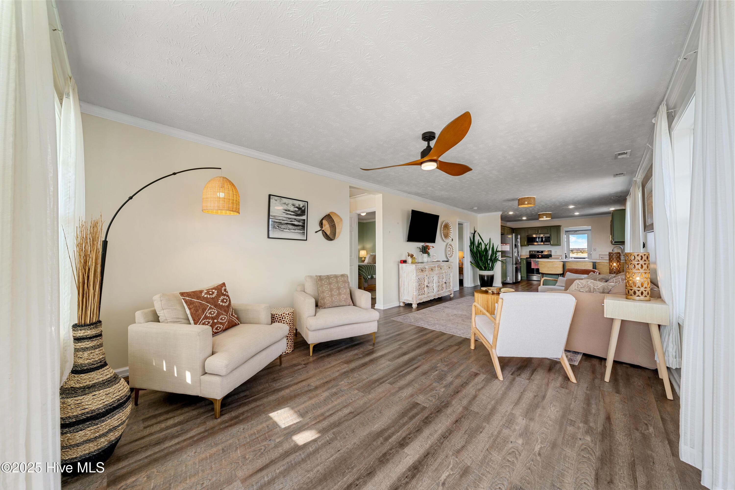 Image 3: 3505IslandDr-74