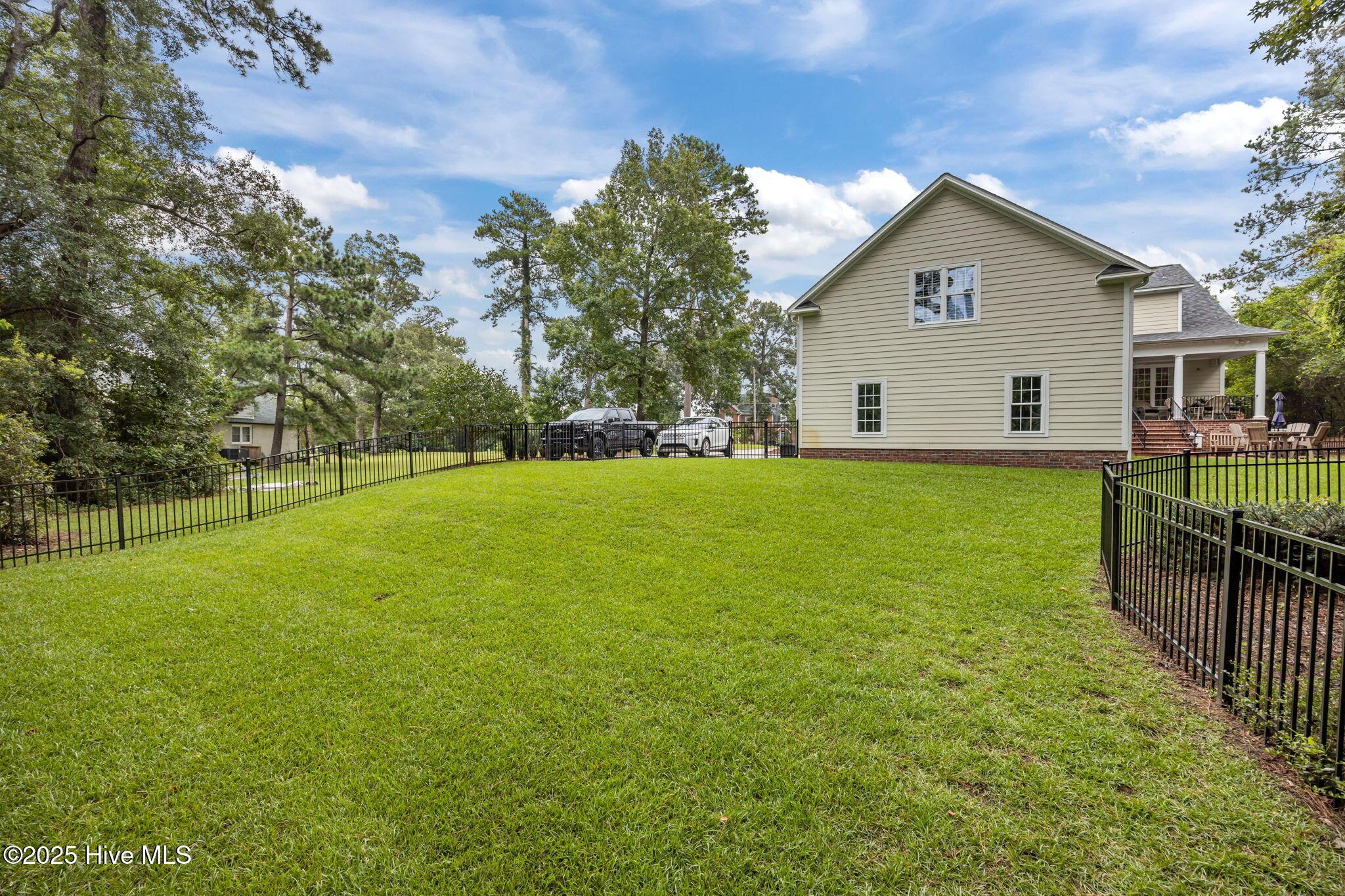 Image 3: 10-web-or-mls-0C0A2037