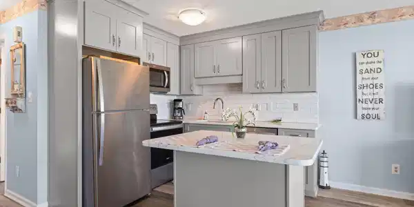 Image 4: Kitchen