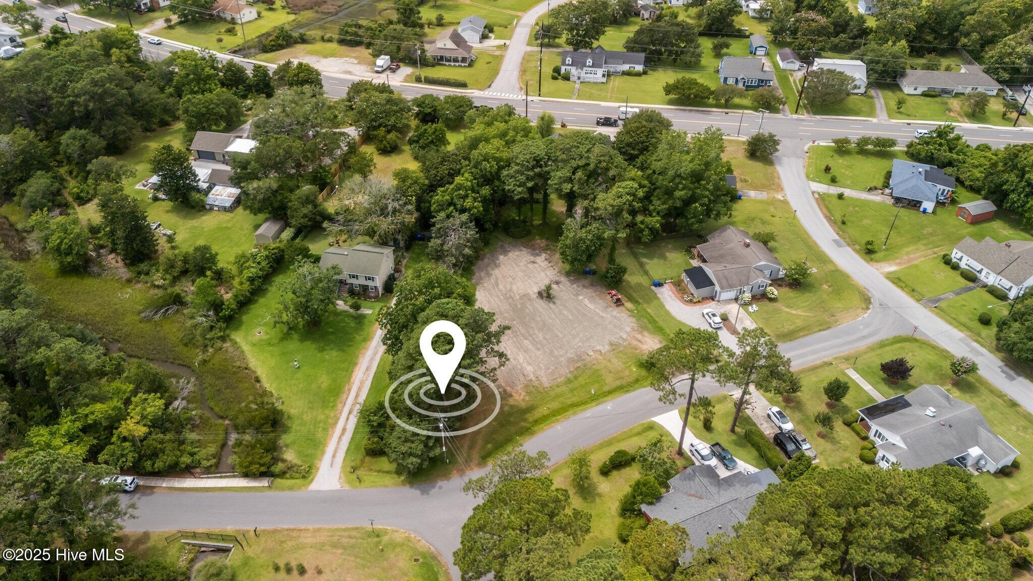 Image 2: 201 Sherwood Blvd MLS Cover shot
