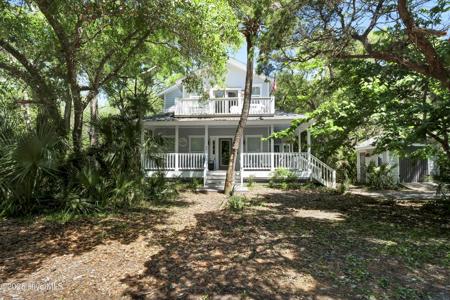 29 Fort Holmes Trail