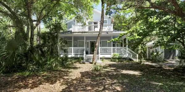 29 Fort Holmes Trail