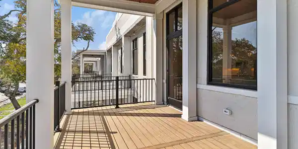 Image 4: Covered Porch
