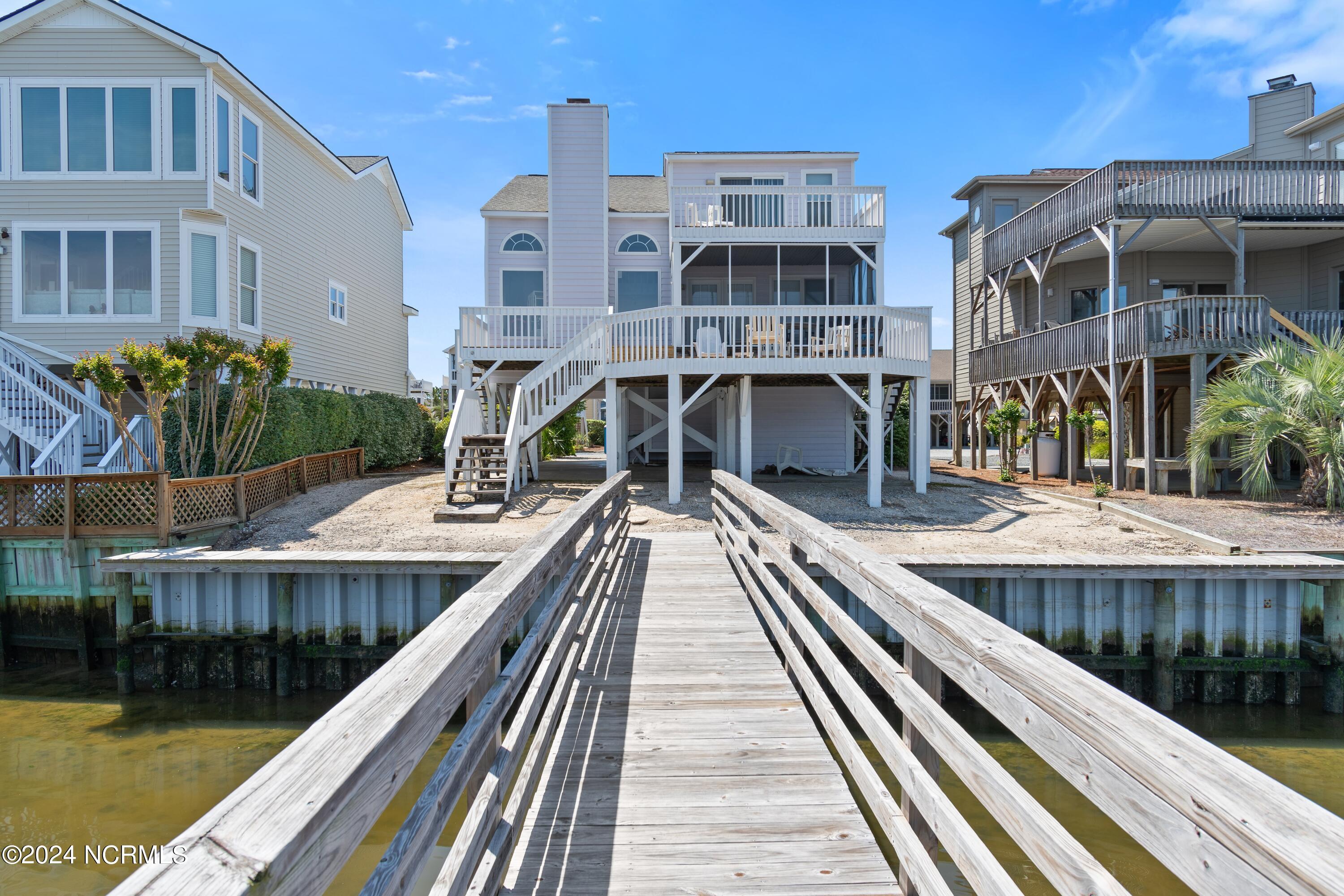 Image 1: Bayfront Beach House