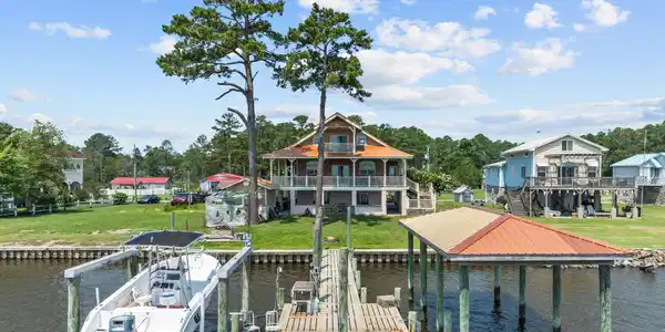 39 Beach Road S