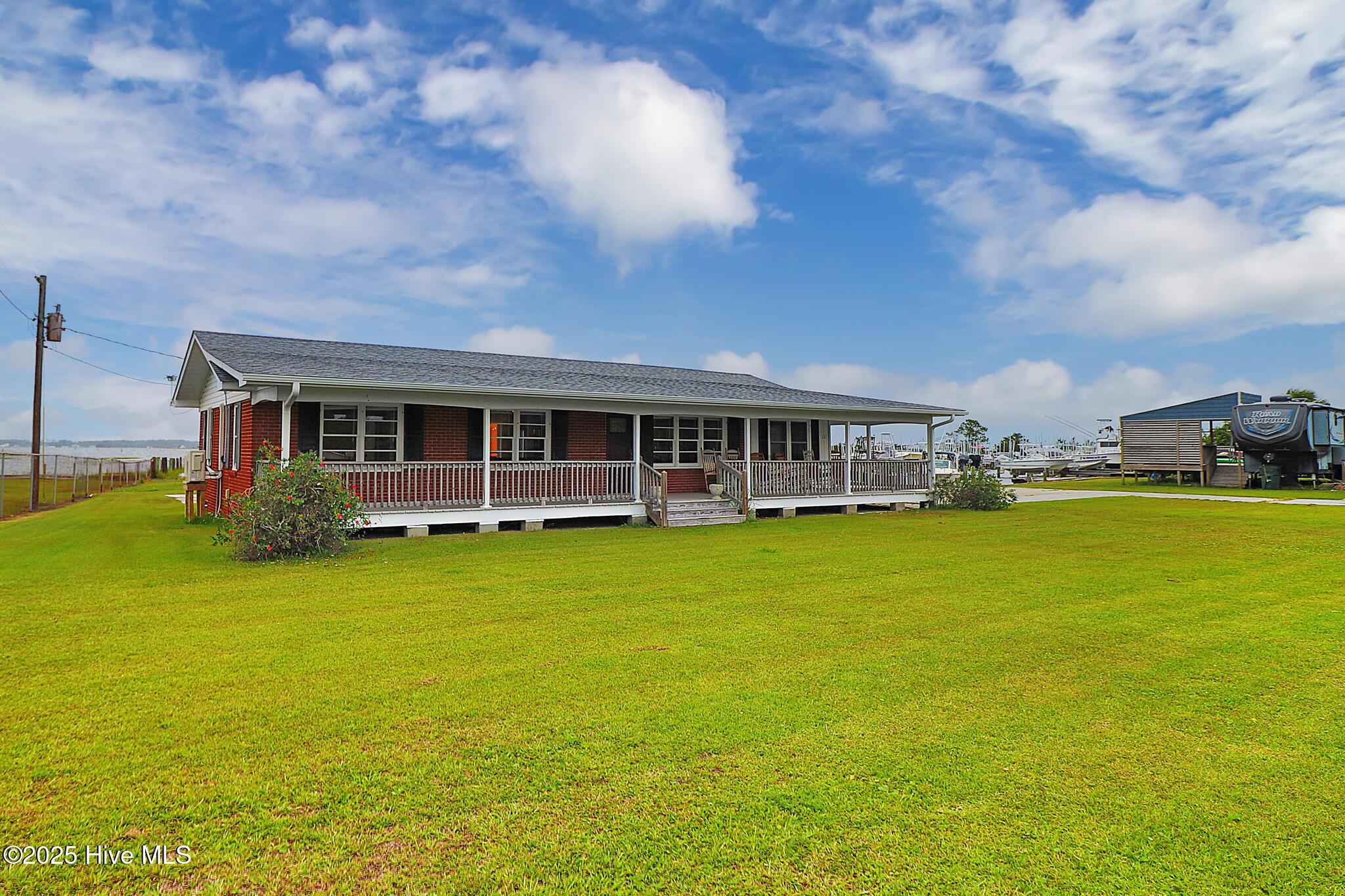 Image 2: Waterfront Home on Harkers Island
