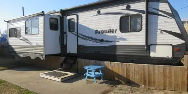 118 Dolphin Court