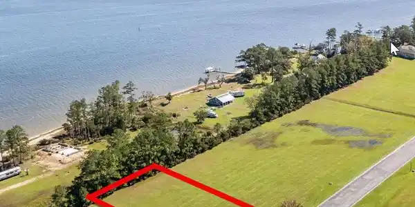 Image 4: Aerial - 103 Waterway - further out view