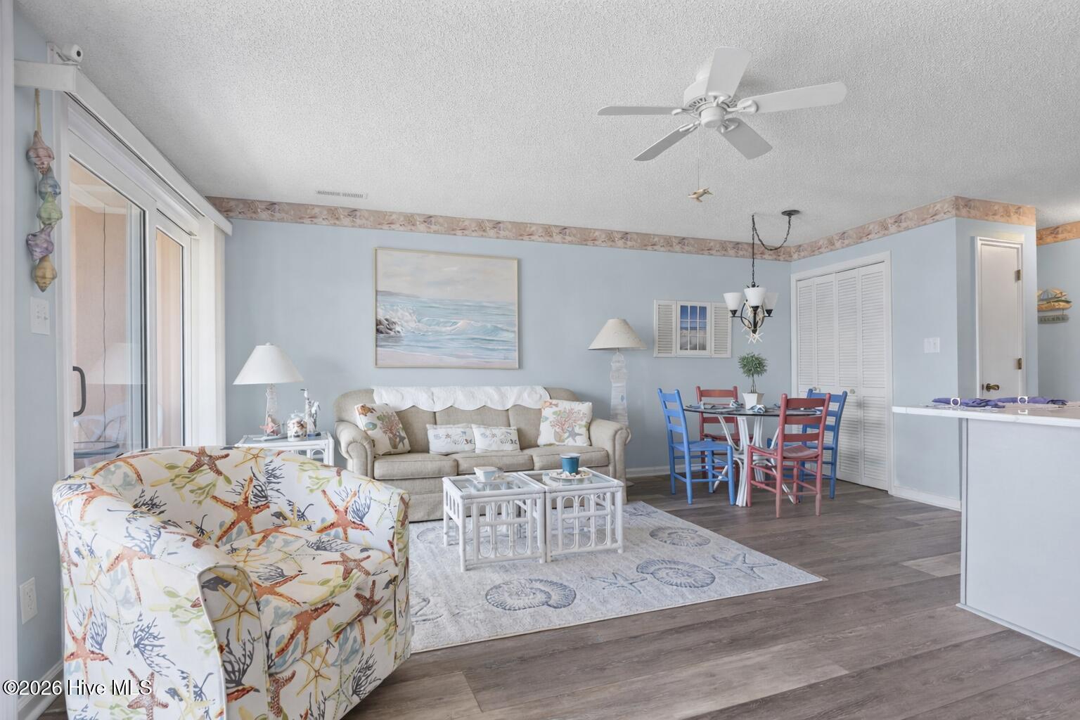 Image 4: Living Room