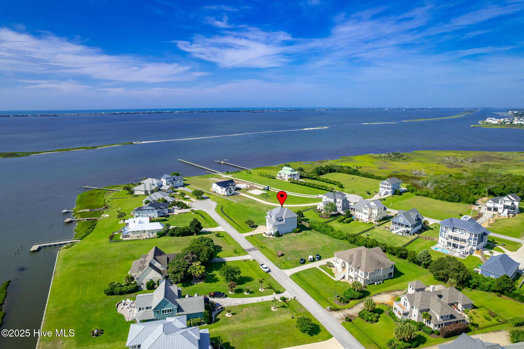 Image 3: Stunning sound views from every window