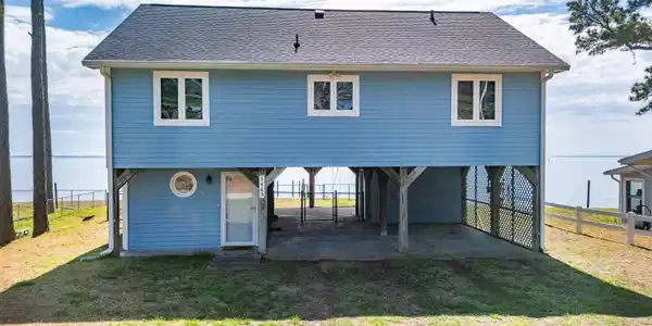 Image 3: 002_Exterior Front