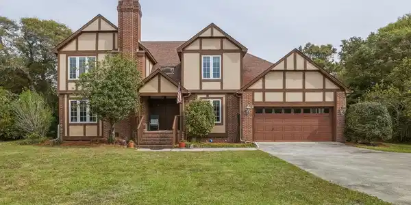 Image 4: 2-web-or-mls-chadwick-visuals-105-laurel