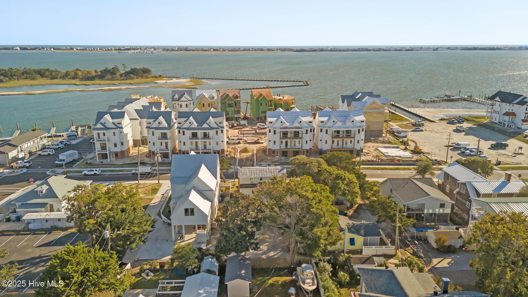 Image 4: 906 Shepard St