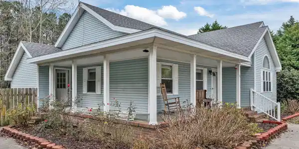 121 Deerfield Lane