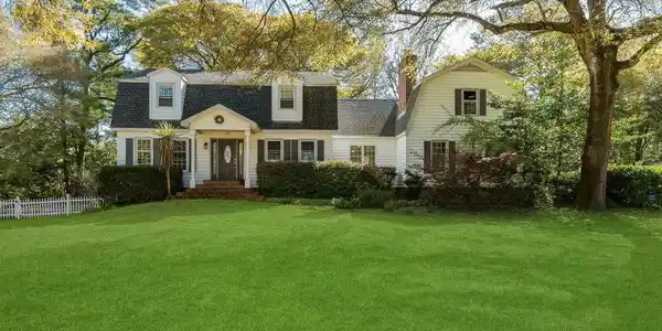 Image 2: 2-web-or-mls-chadwick-visuals-428-holly-