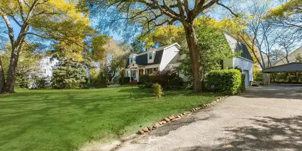 Image 3: 3-web-or-mls-chadwick-visuals-428-holly-