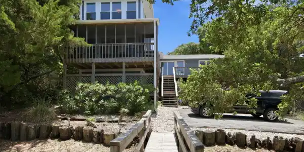 3904 Emerald Drive