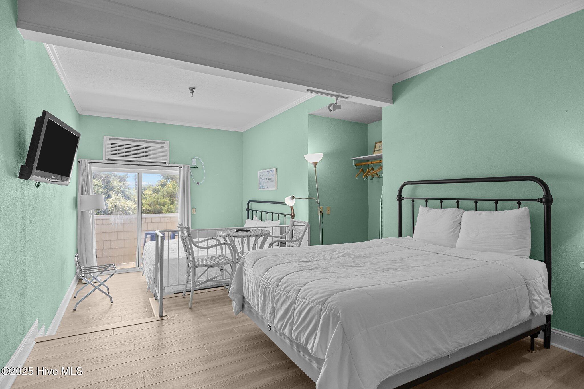 Image 4: 231 Palm Suites