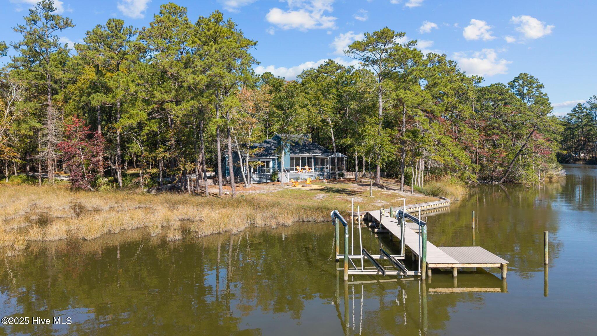 Image 2: Waterfront Living with Privacy