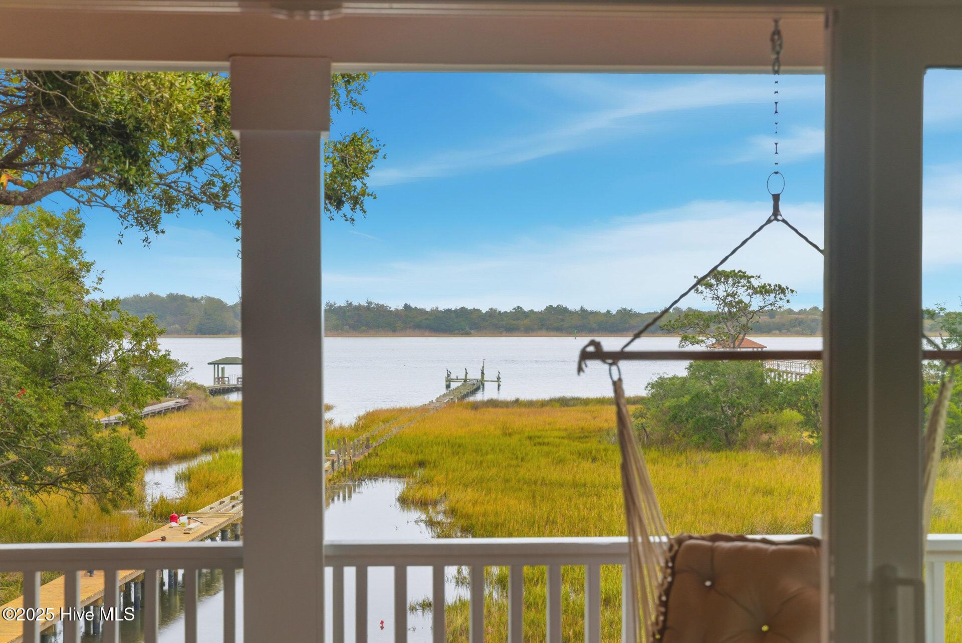 Image 3: 76_1628 sunrise ln-00076