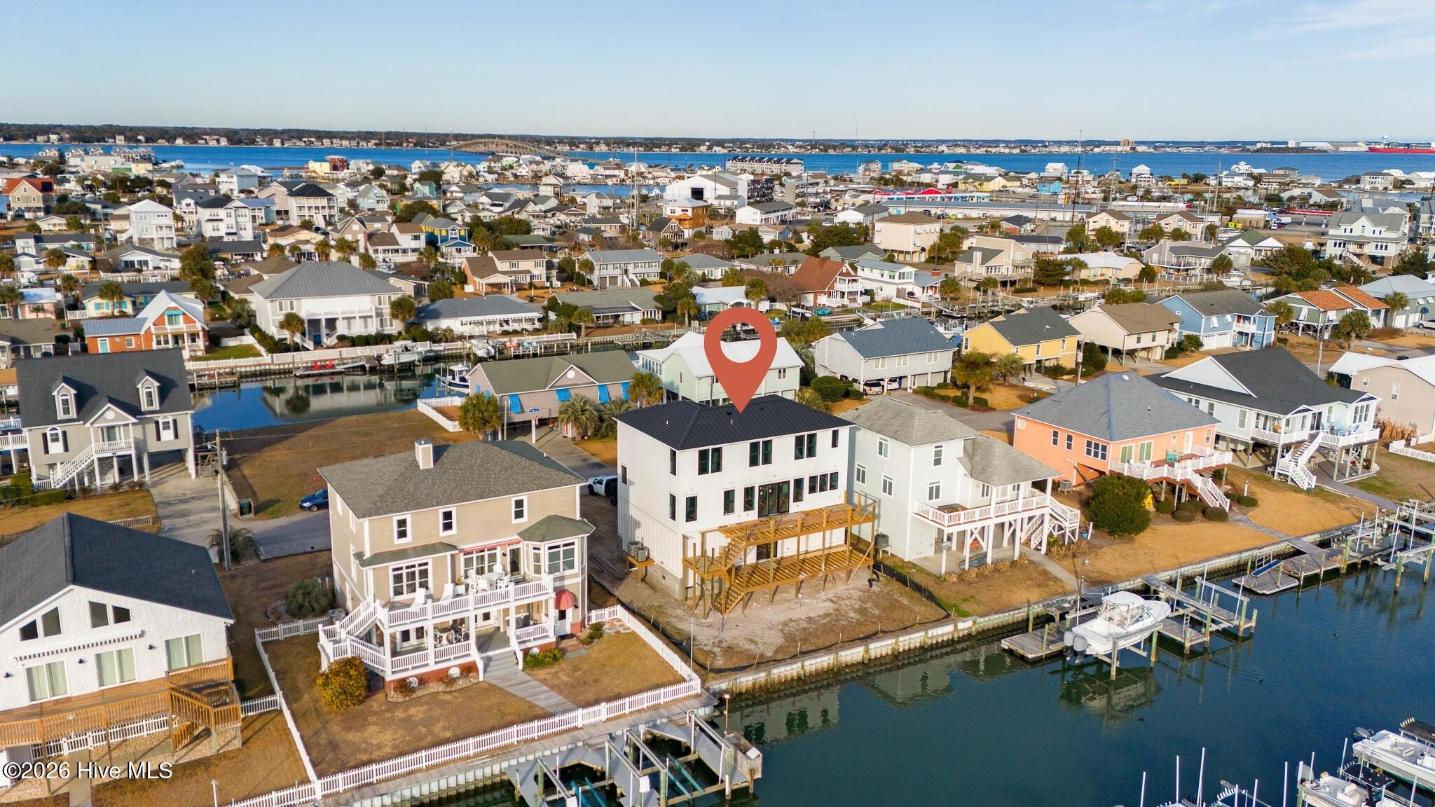 Image 1: Canal Front New Construction in AB