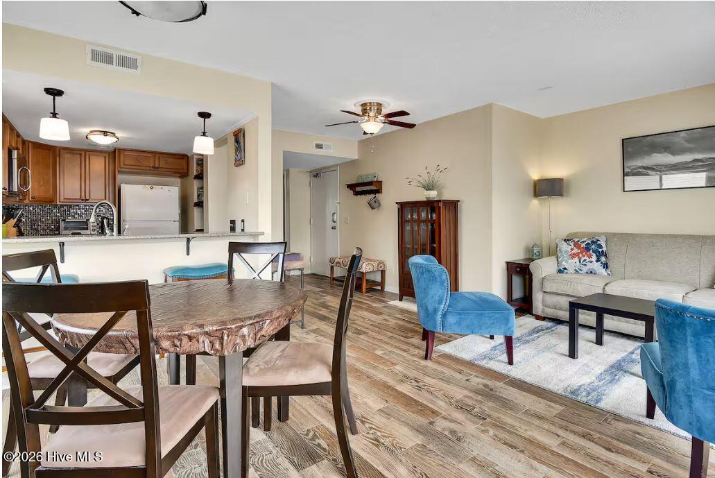 Image 3: living Room