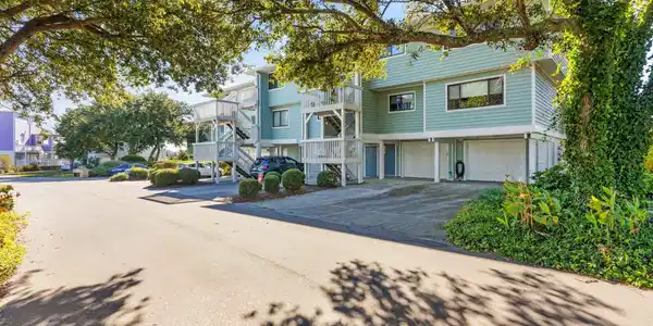 105 Teakwood Drive Unit Apt 706