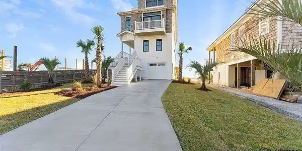 Image 3: Front View