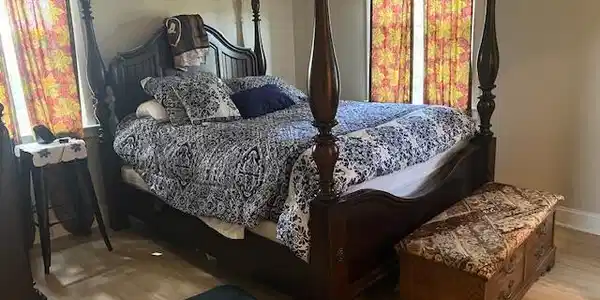 Image 3: Bedroom