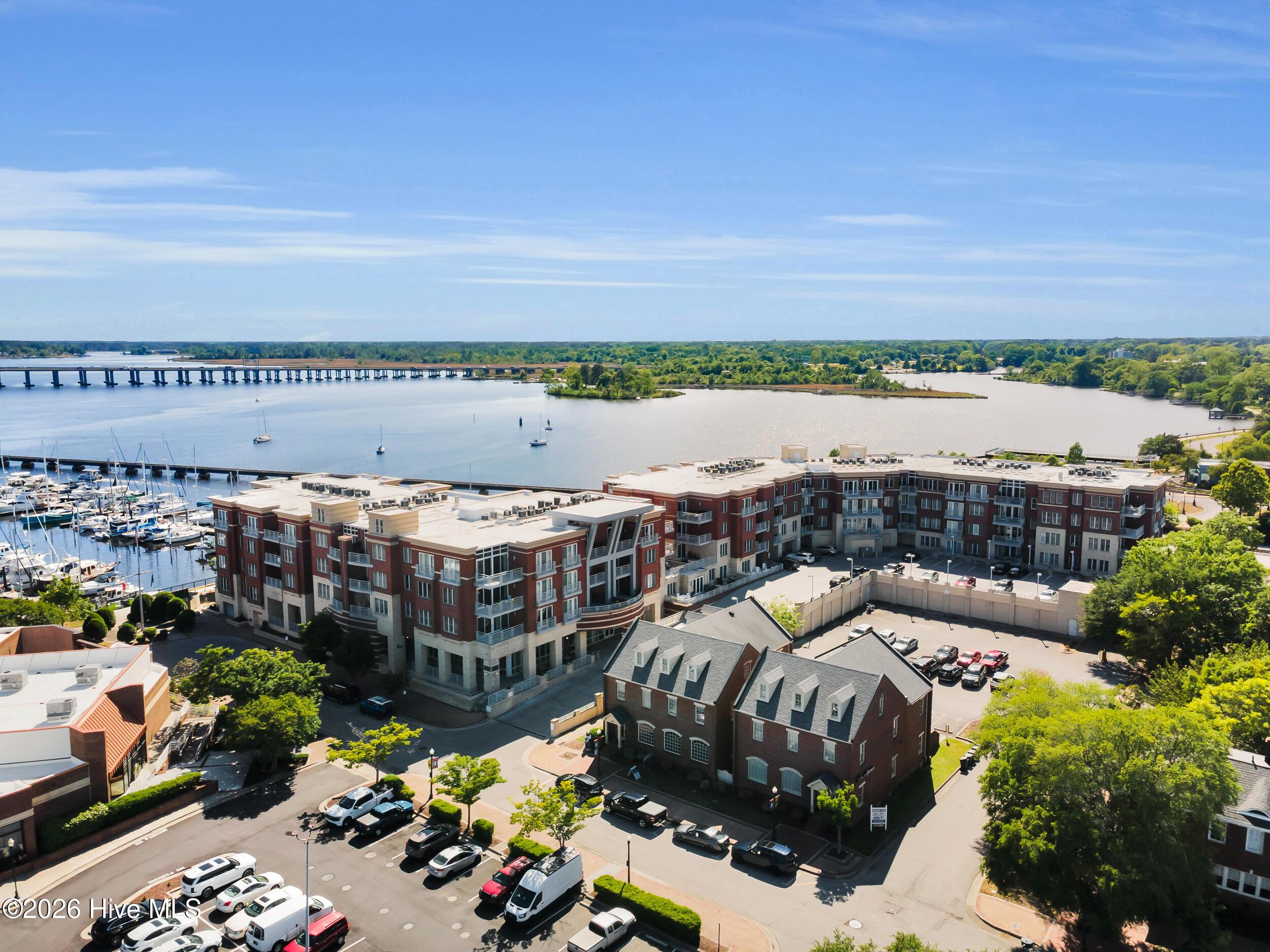 Image 3: 336 Sky Sail Boulevard