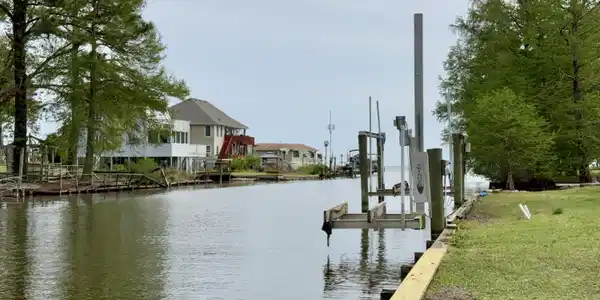 Image 2: 4' canal depth