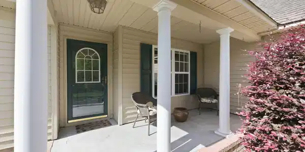 Image 3: Inviting Front Porch