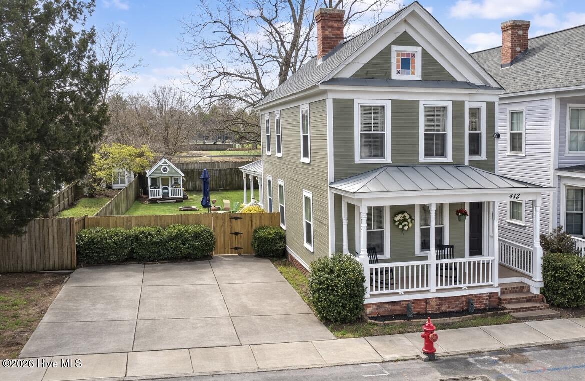 Image 2: 813 Craven - front