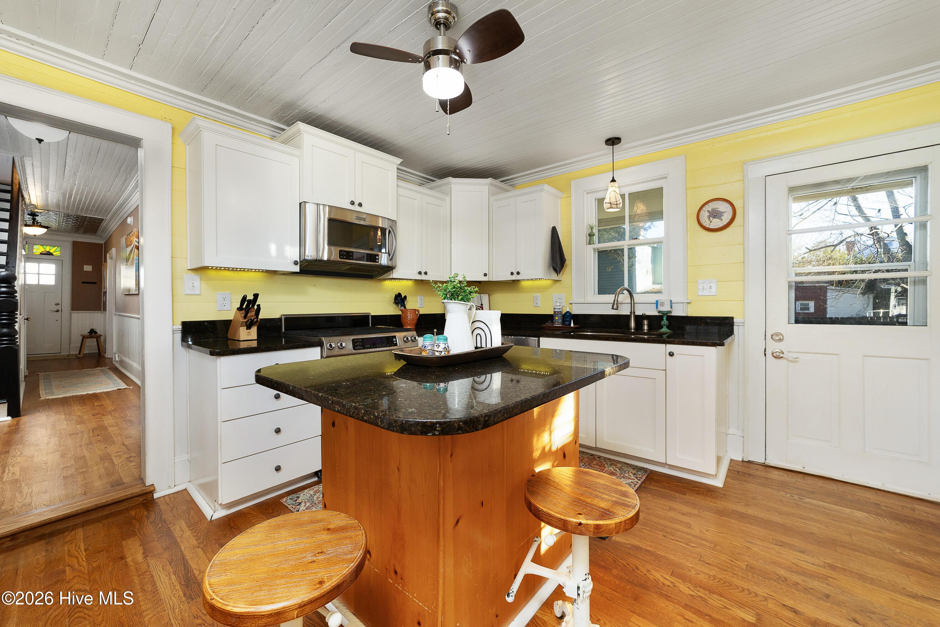 Image 4: 813 N Craven Street, New Bern, NC 28560
