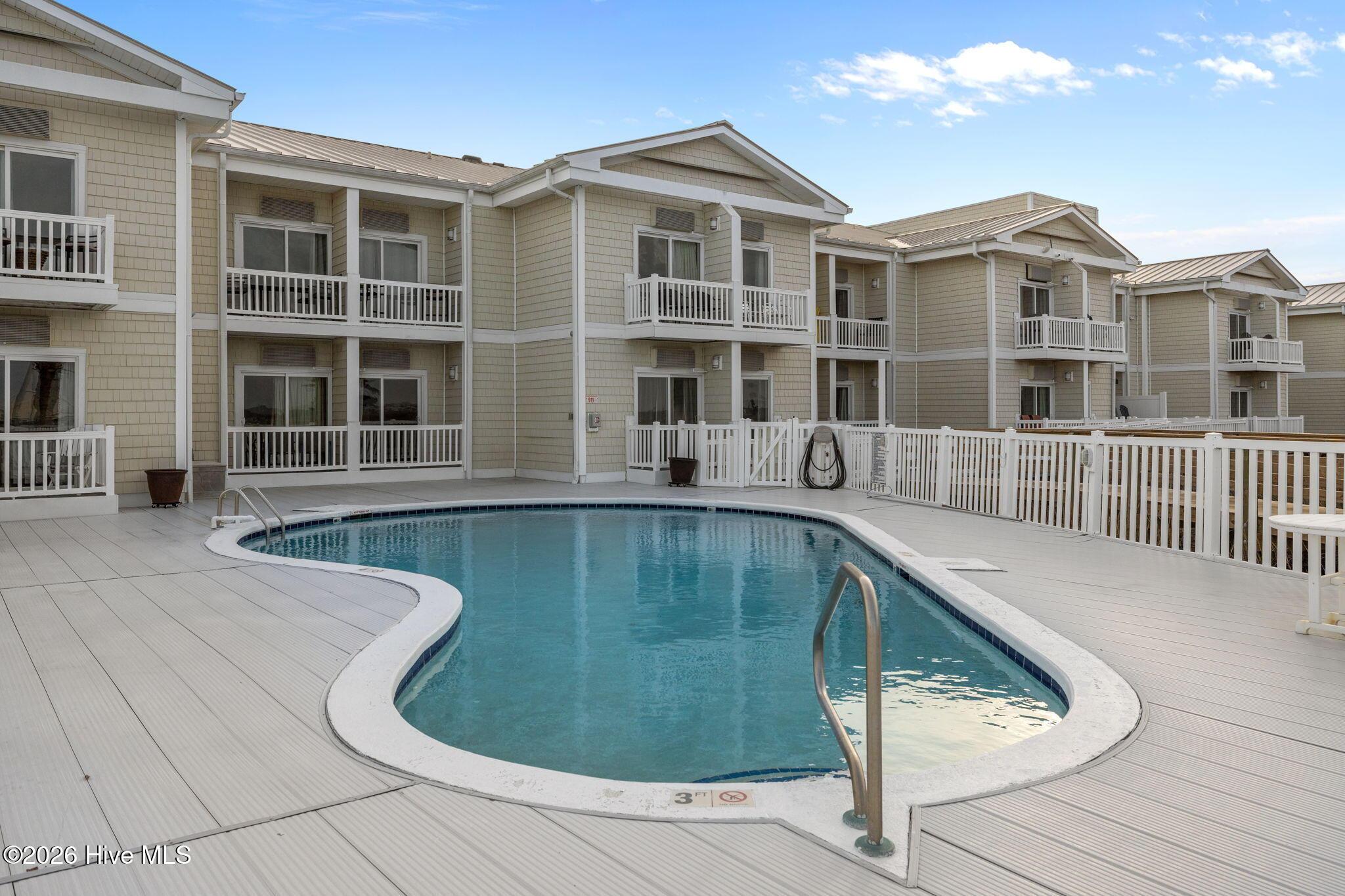 Image 2: Pool