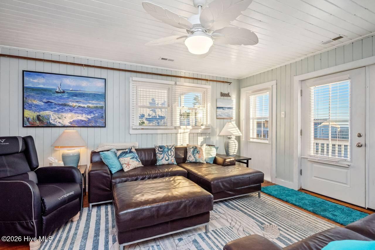 Image 4: 3016 W Beach 14b