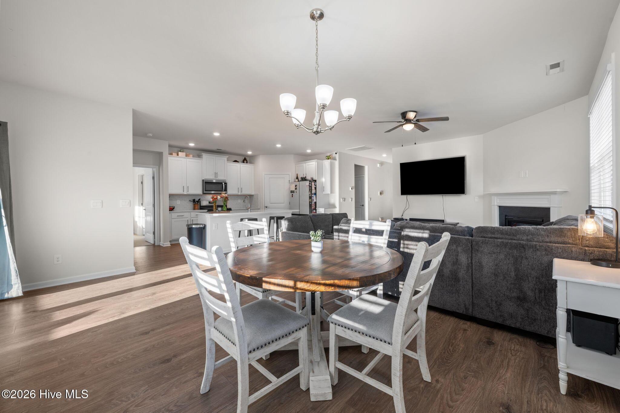 Image 3: Open Floor Plan