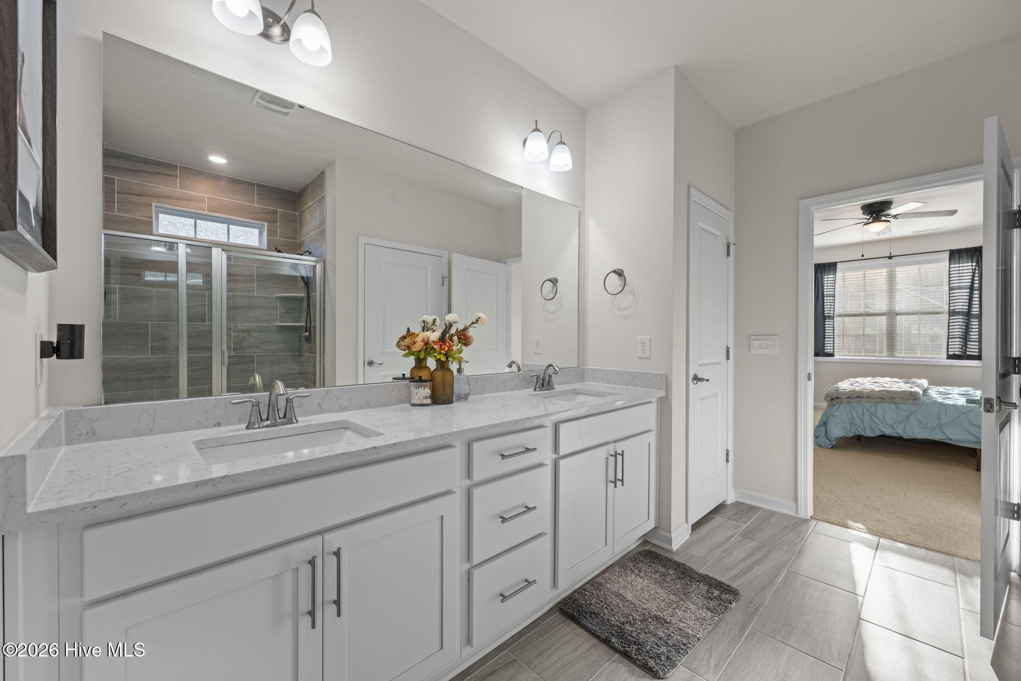 Image 4: Master Bath