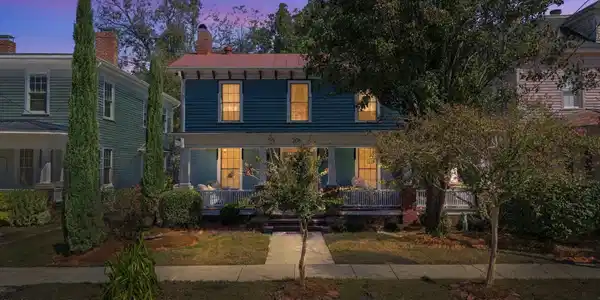 Image 2: 1-web-or-mls-206 East 2nd Street VD