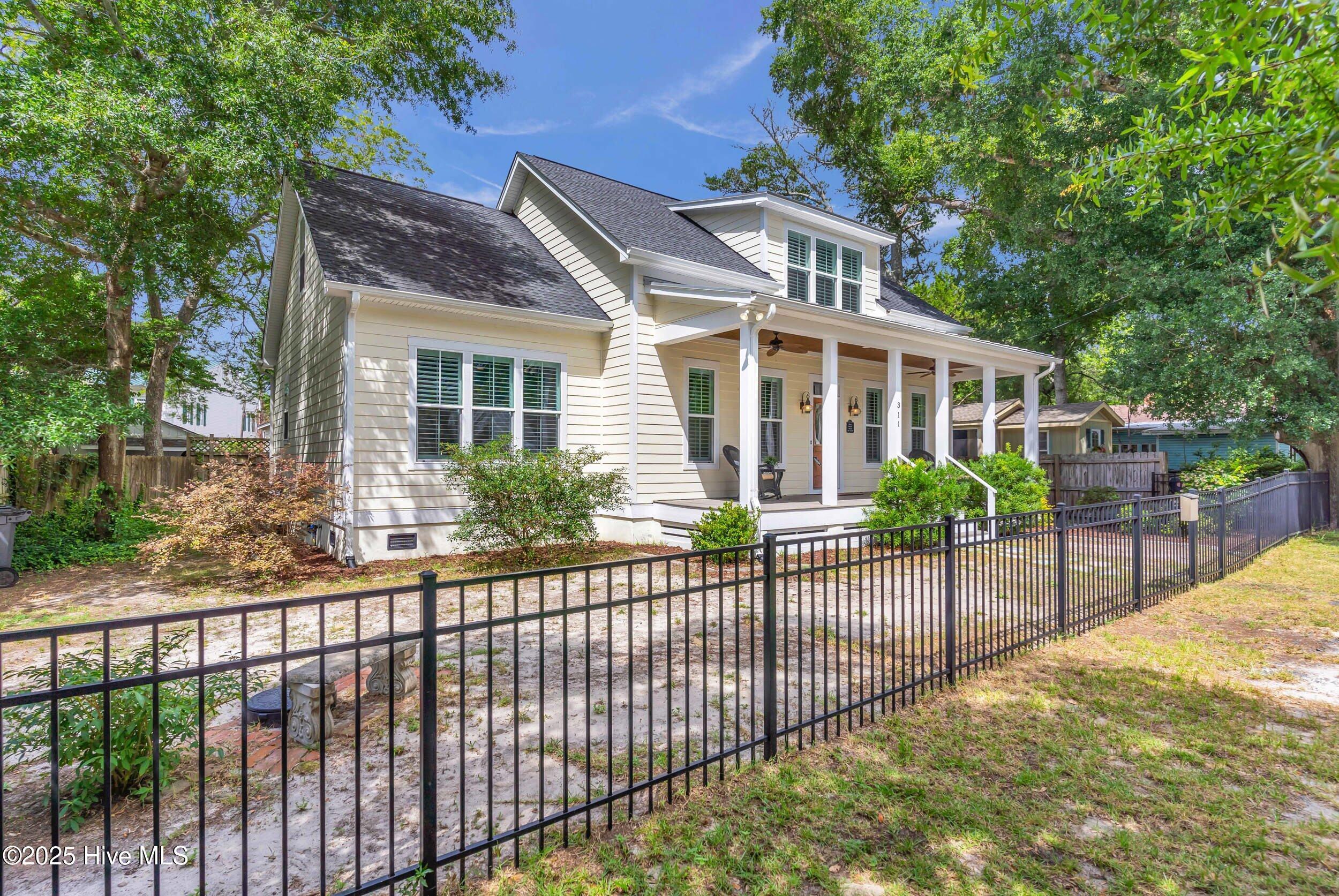 Image 3: 311 college st-00003