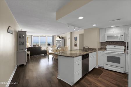 2000 New River Inlet Road Unit 2207