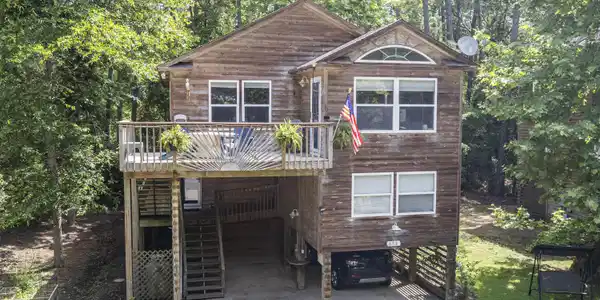 111 Shedders Walk